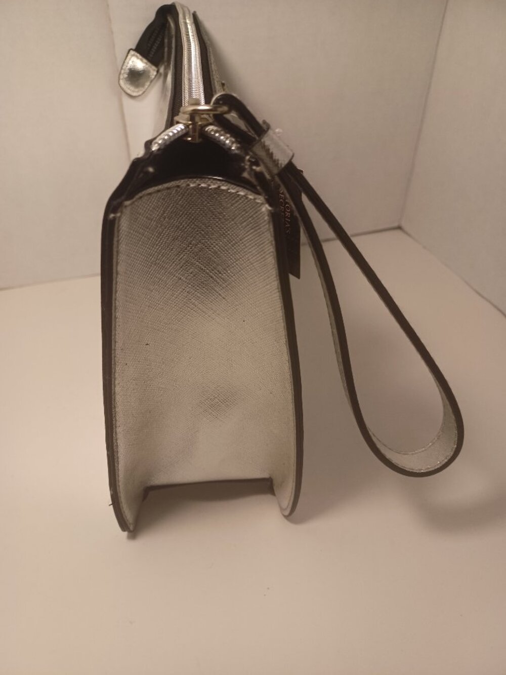 Victoria Secret Metallic Beauty Bag Pouch Wristlet/Limited Edition - Picture 4 of 6